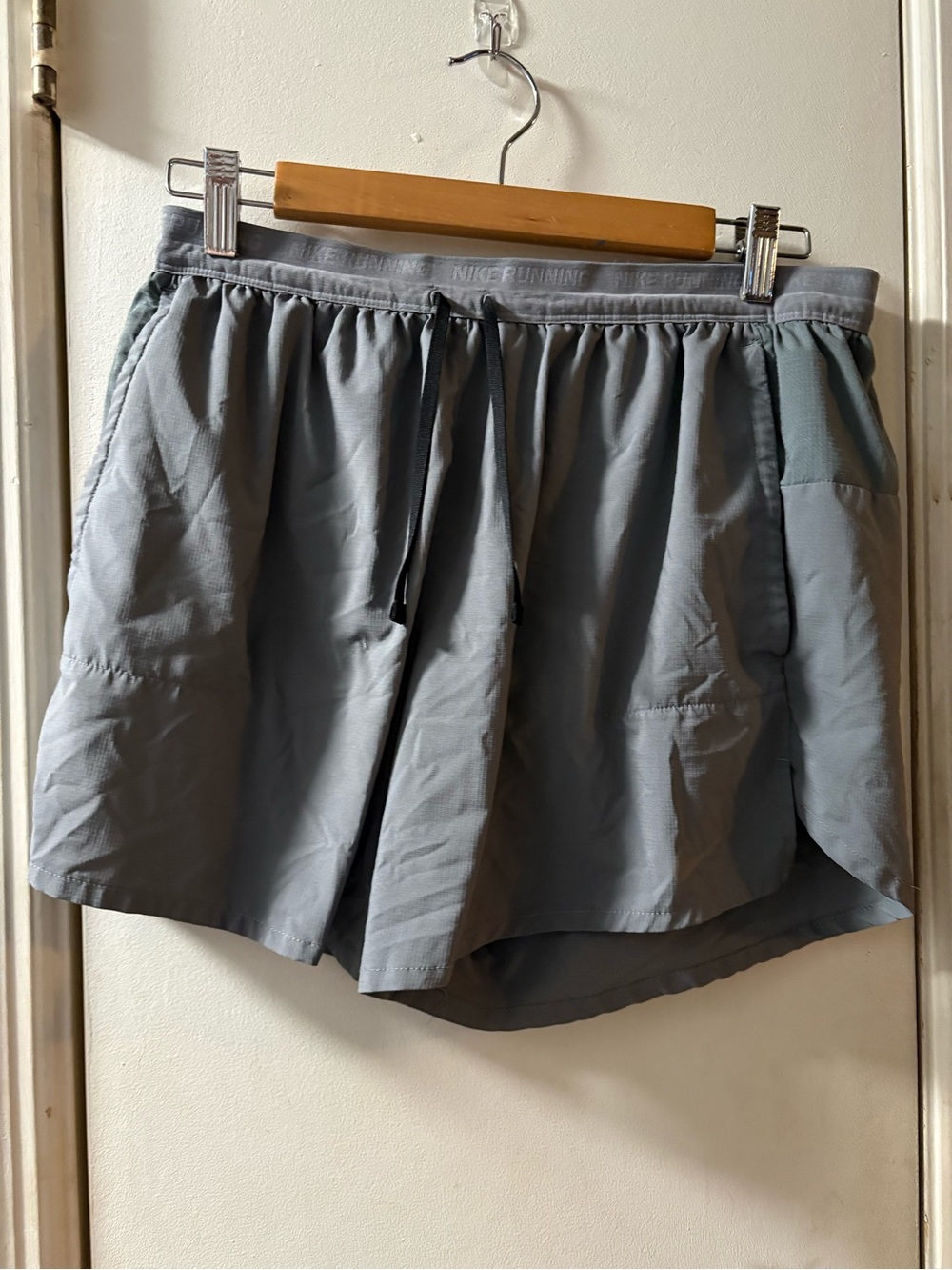 Nike Women's Light Gray Athletic Running Shorts with Drawstring size Large